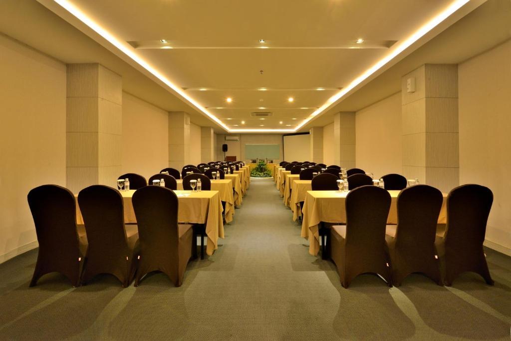 Tjokro Hotel Pekanbaru Exterior photo