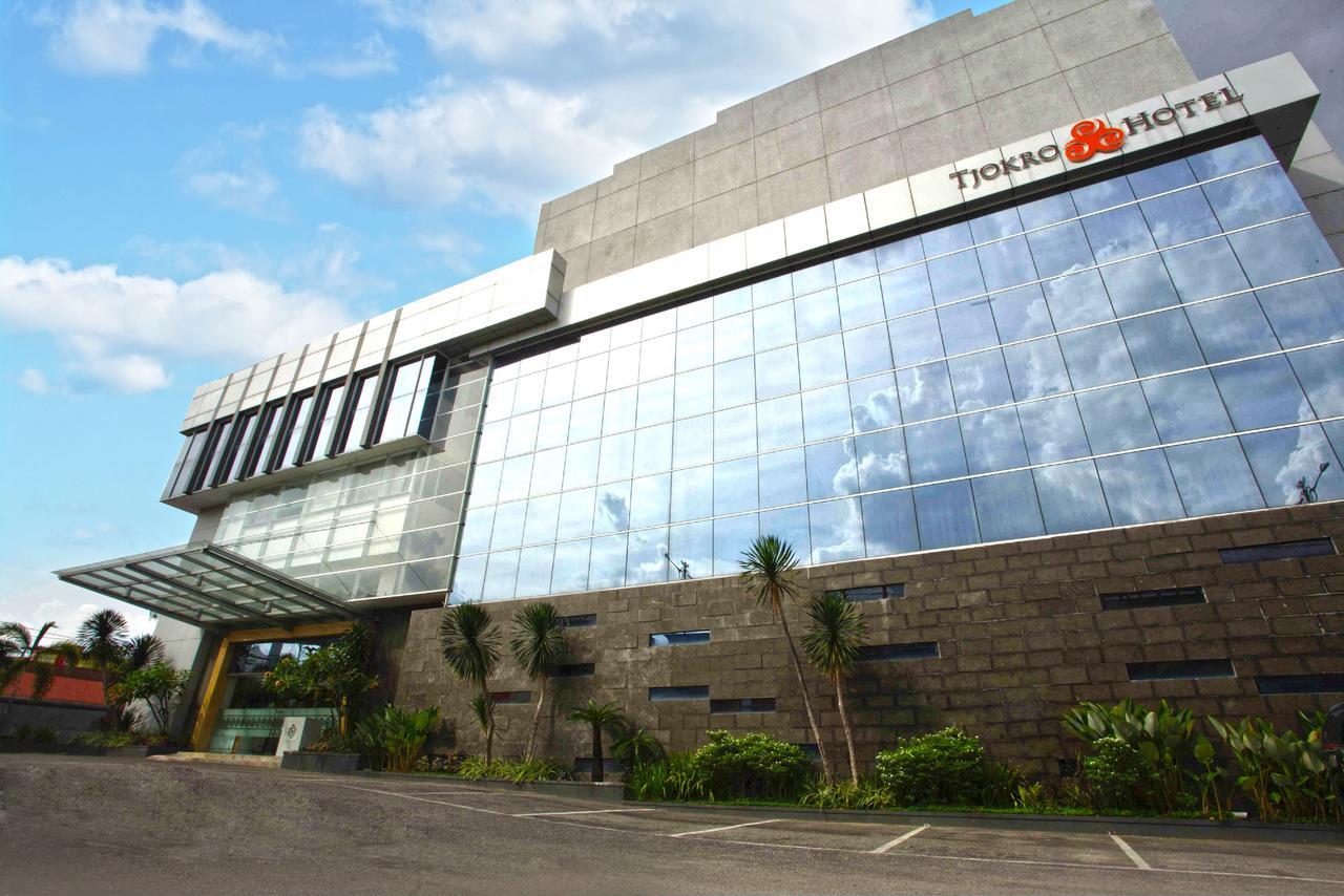 Tjokro Hotel Pekanbaru Exterior photo