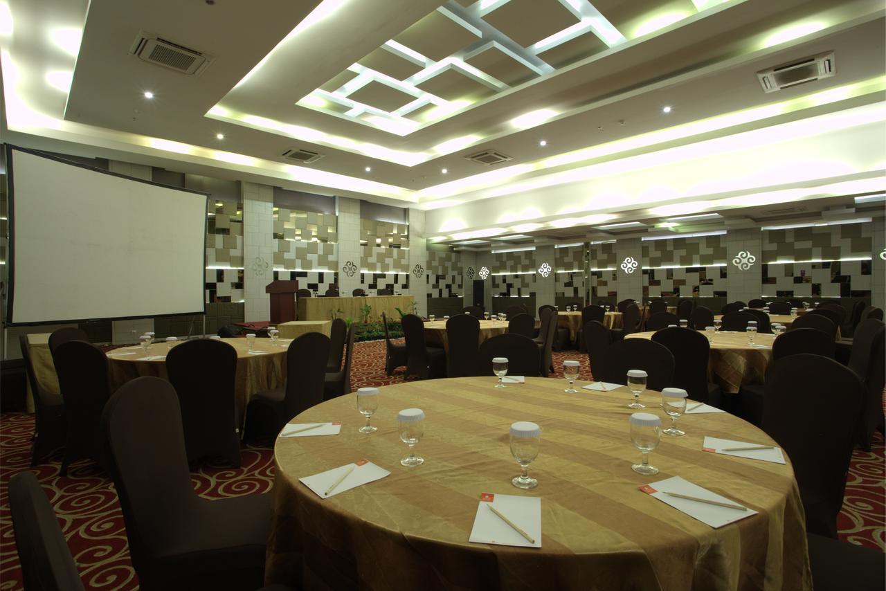 Tjokro Hotel Pekanbaru Exterior photo