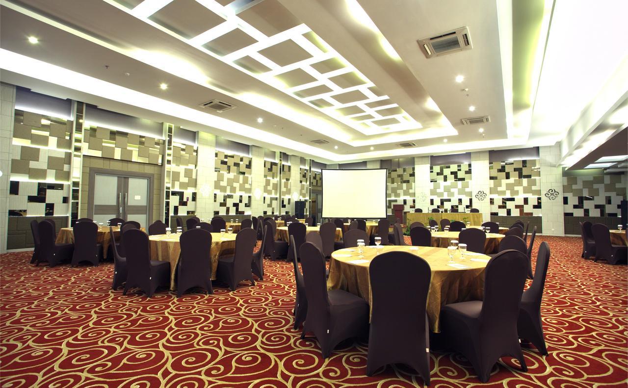 Tjokro Hotel Pekanbaru Exterior photo